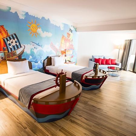 Sand & Sandals Desaru Beach Resort & Spa Экстерьер фото Family room