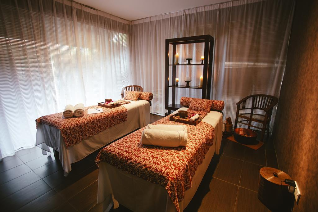 Sand & Sandals Desaru Beach Resort & Spa Экстерьер фото A spa treatment room