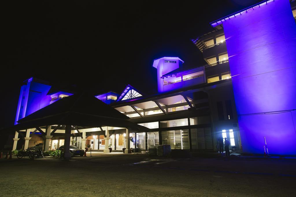 Sand & Sandals Desaru Beach Resort & Spa Экстерьер фото The National Museum of Singapore at night