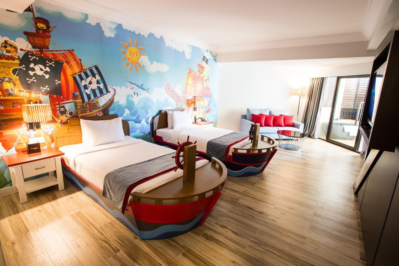 Sand & Sandals Desaru Beach Resort & Spa Экстерьер фото Family room