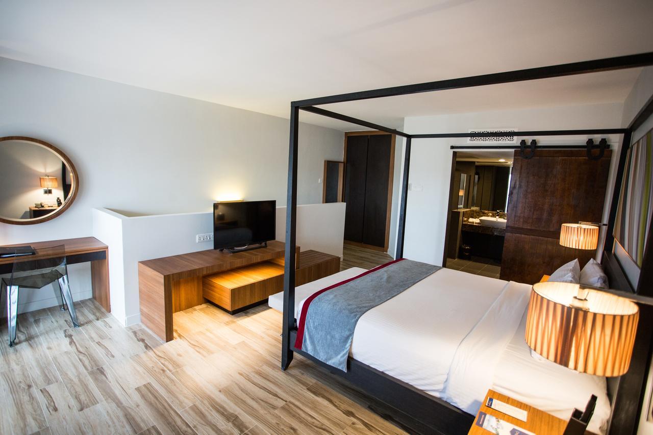 Sand & Sandals Desaru Beach Resort & Spa Экстерьер фото A bedroom at the hotel