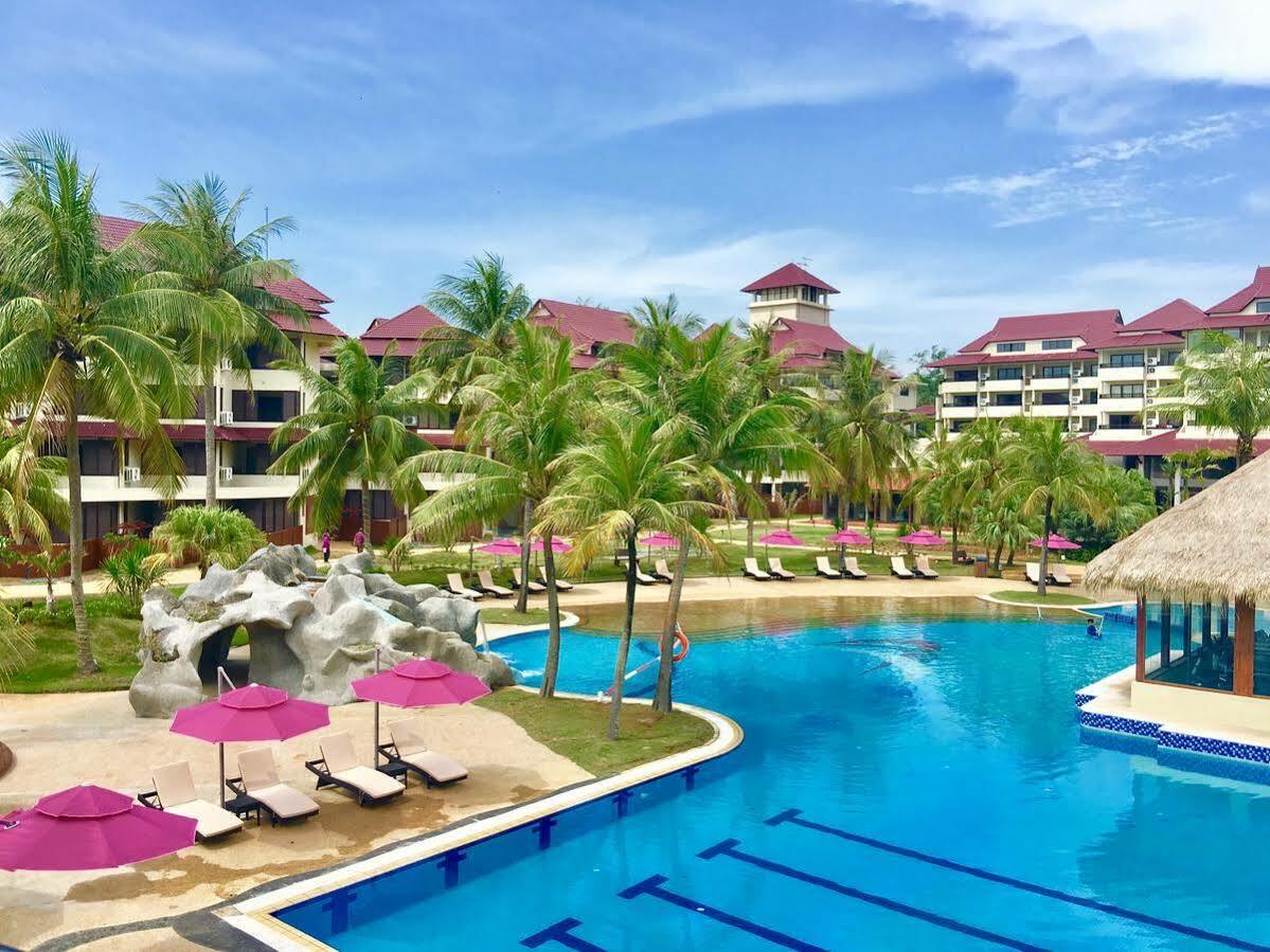Sand & Sandals Desaru Beach Resort & Spa Экстерьер фото The swimming pool at the resort